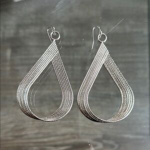 ESTE Elegant Silver Teardrop Earrings